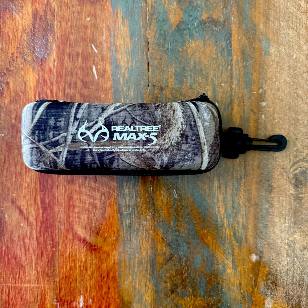 NWOT Realtree Max-5 Camo Sunglass or Eyeglass case with full zip and belt clip
